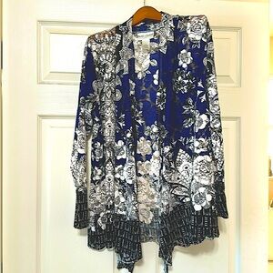 Navy blue and white lsheer  size Medium layer top made by Drapers and Damons